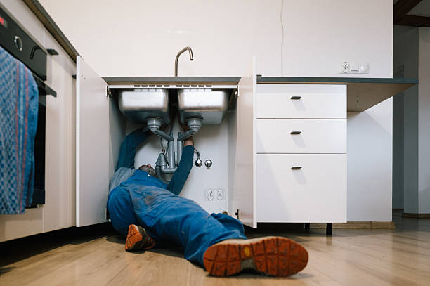 Professional Pipe Repair technician working in La Coste, TX